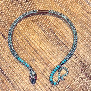 Snake Necklace/ Turquoise w/ Crystals❤️